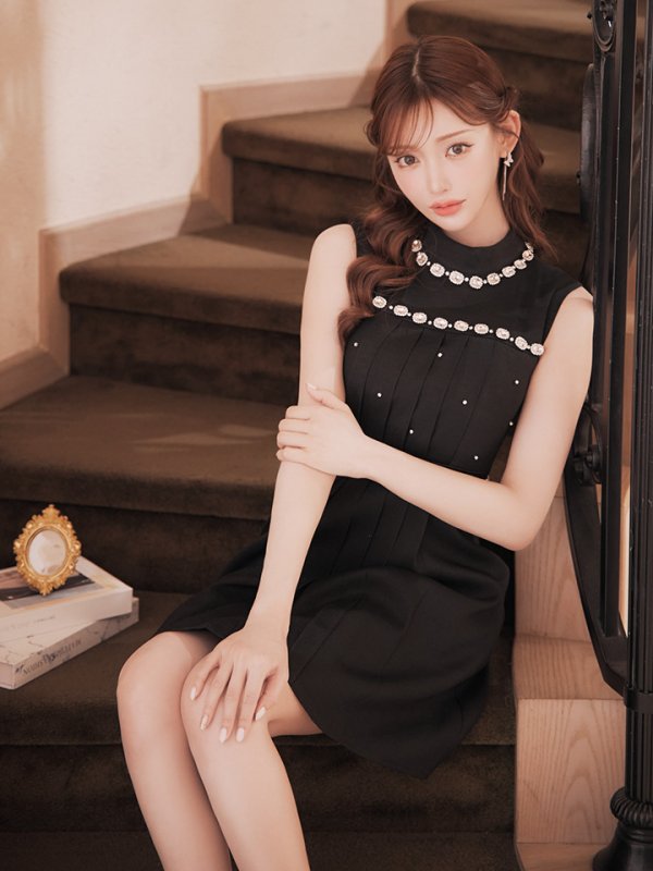 ブラック モデル:明日花キララ 身長:162cm 着用サイズ:Sサイズ