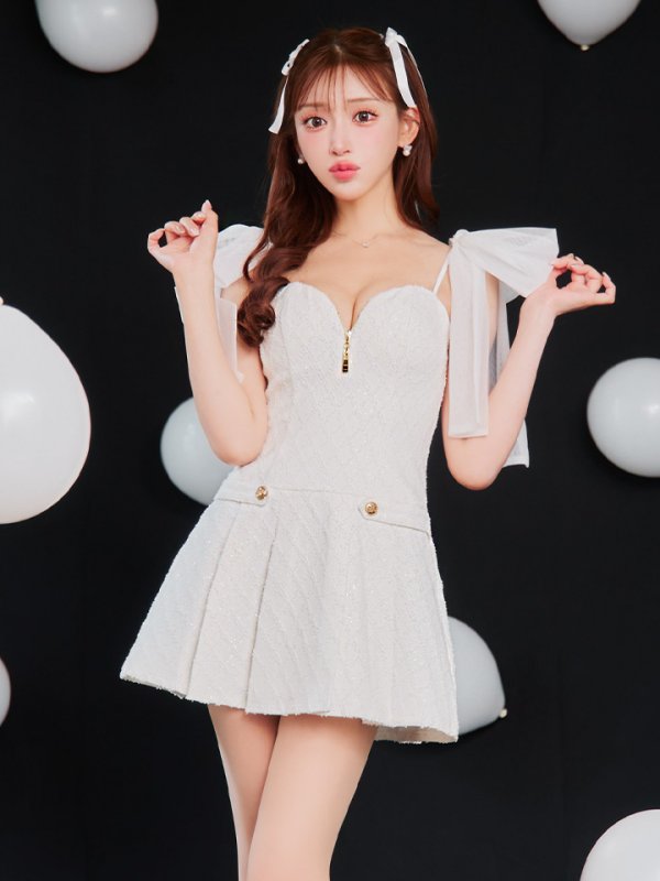 ホワイト モデル:明日花キララ 身長162cm 着用サイズ:Sサイズ