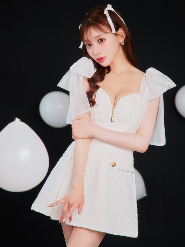 ホワイト モデル:明日花キララ 身長162cm 着用サイズ:Sサイズ