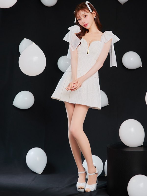ホワイト モデル:明日花キララ 身長162cm 着用サイズ:Sサイズ