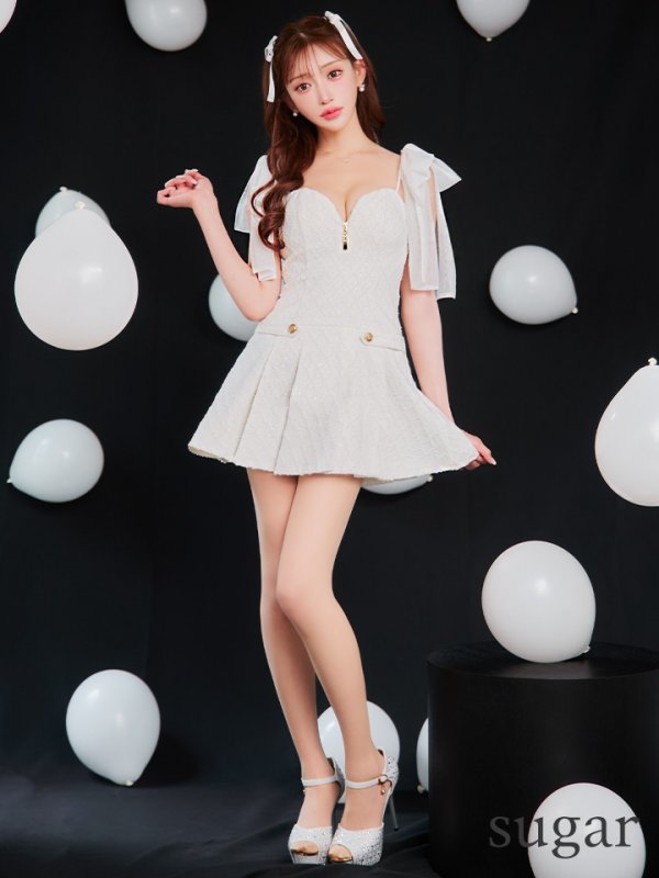 ホワイト モデル:明日花キララ 身長162cm 着用サイズ:Sサイズ