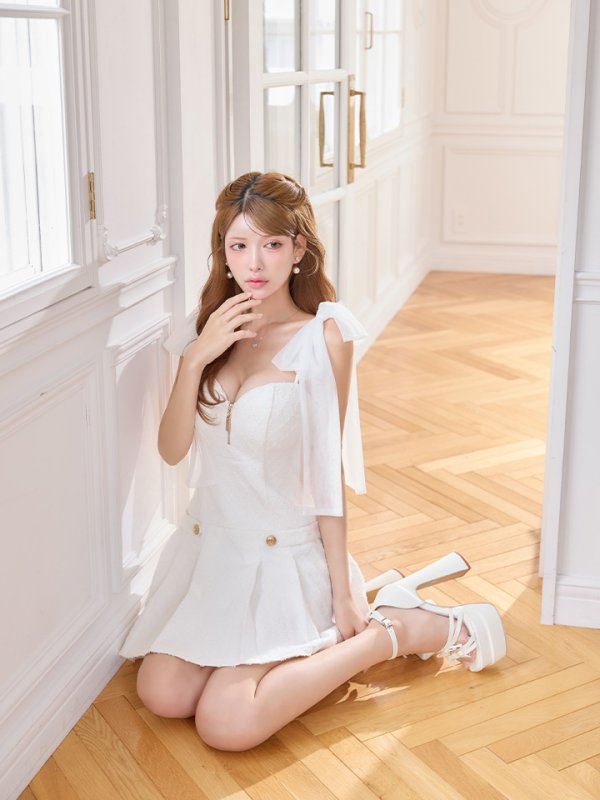 ホワイト　モデル：まりん　身長：164cm　着用サイズ：Sサイズ