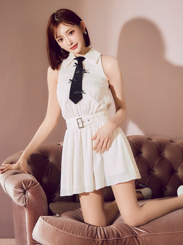 ホワイト モデル:明日花キララ 身長:162cm 着用サイズ:Sサイズ