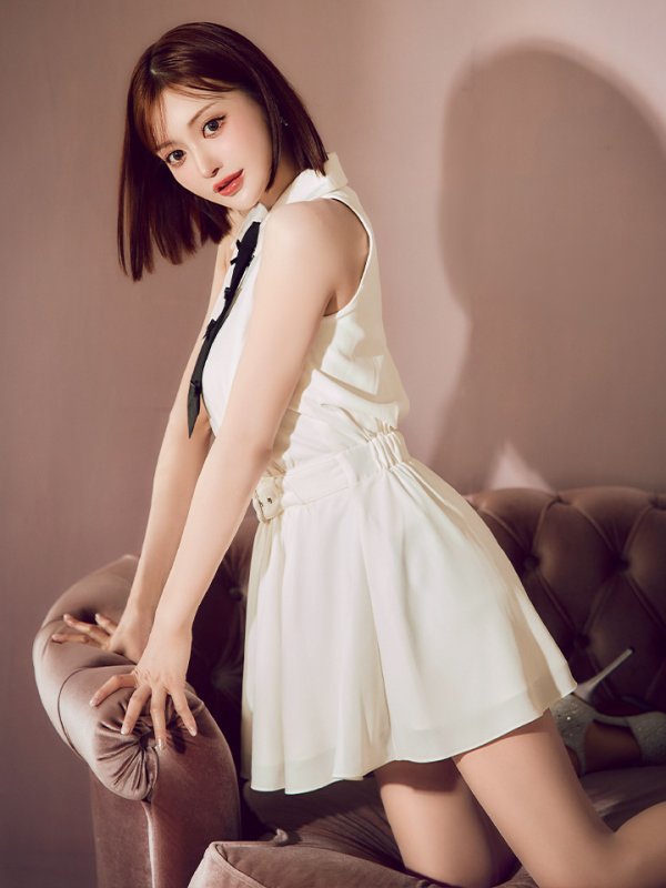 ホワイト モデル:明日花キララ 身長:162cm 着用サイズ:Sサイズ