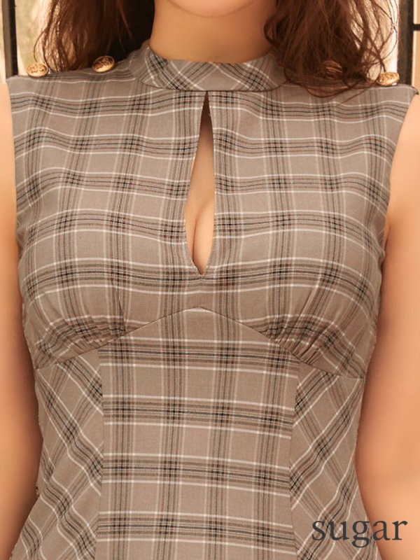 ベージュ　モデル：羽澄まり　身長：158cm　着用サイズ：Sサイズ