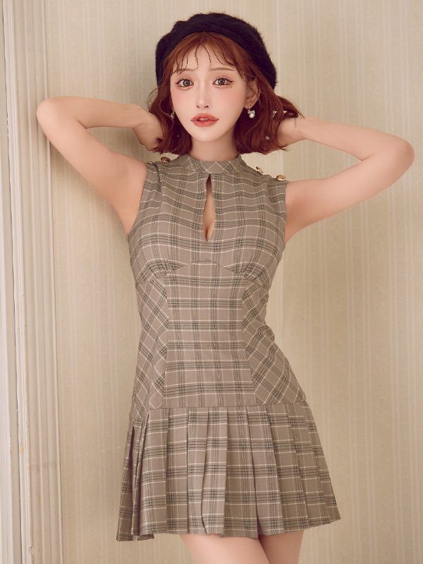 ベージュ　モデル：明日花キララ　身長162cm　着用サイズ：Sサイズ