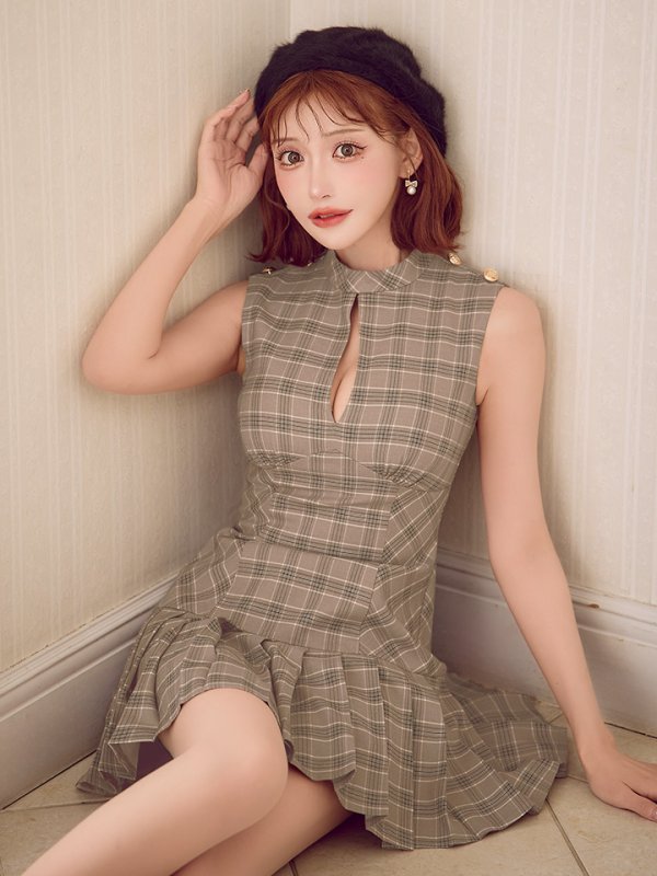 ベージュ　モデル：明日花キララ　身長162cm　着用サイズ：Sサイズ