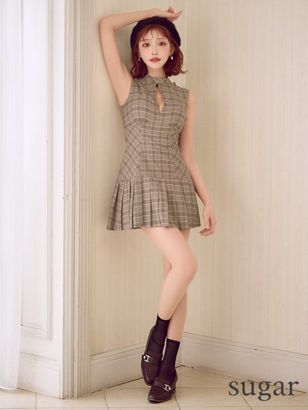 ベージュ　モデル：明日花キララ　身長162cm　着用サイズ：Sサイズ