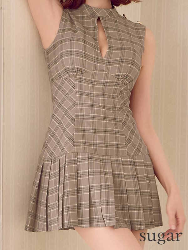 ベージュ　モデル：明日花キララ　身長162cm　着用サイズ：Sサイズ