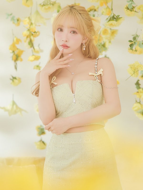 イエロー:モデル:三上悠亜 身長:159cm 着用サイズ:Sサイズ