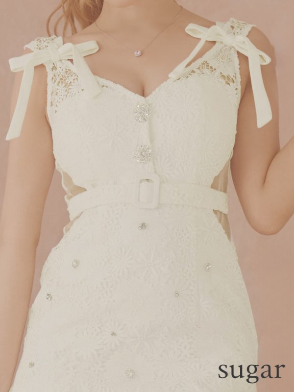 ホワイト モデル:三上悠亜 身長:159cm 着用サイズ:Sサイズ