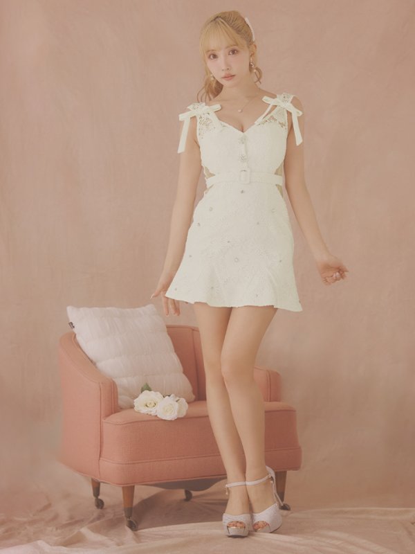 ホワイト モデル:三上悠亜 身長:159cm 着用サイズ:Sサイズ