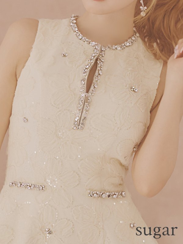 クリームイエロー モデル：三上悠亜　身長：159cm　着用サイズ：Sサイズ