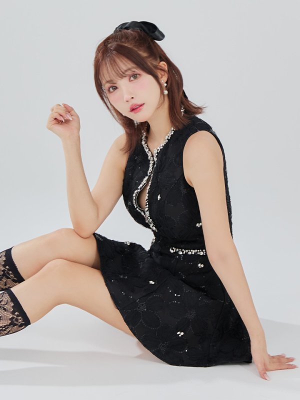 ブラック モデル：三上悠亜　身長：159cm　着用サイズ：Sサイズ