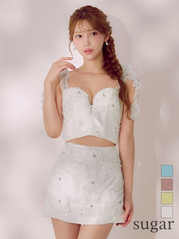 ホワイト　モデル：るりぴ　身長：165cm　着用サイズ：Sサイズ