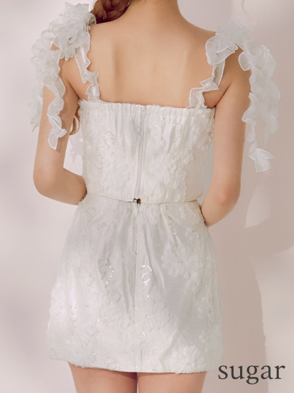 ホワイト　モデル：るりぴ　身長：165cm　着用サイズ：Sサイズ