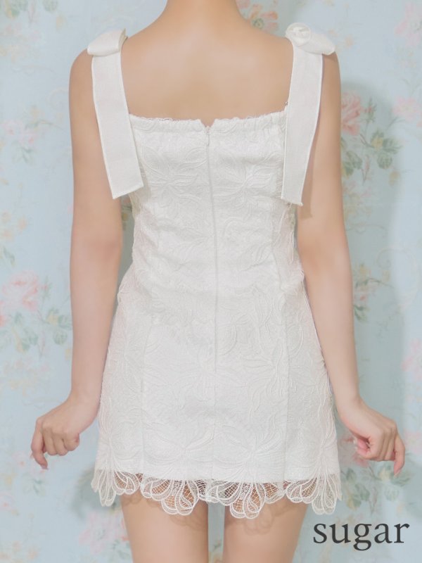 ホワイト　モデル：三上悠亜　身長：159cm　着用サイズ：Sサイズ