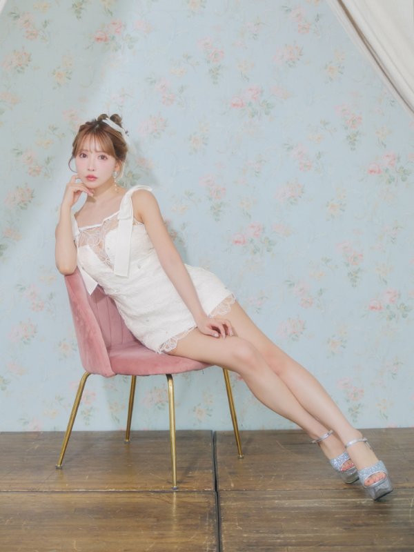 ホワイト　モデル：三上悠亜　身長：159cm　着用サイズ：Sサイズ