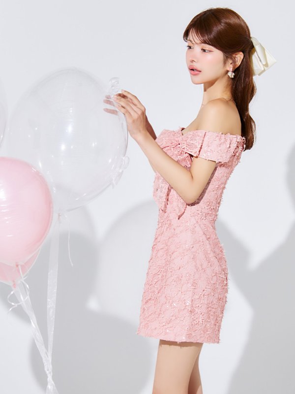 ピンク モデル：まりん　身長：164cm　着用サイズ：Sサイズ