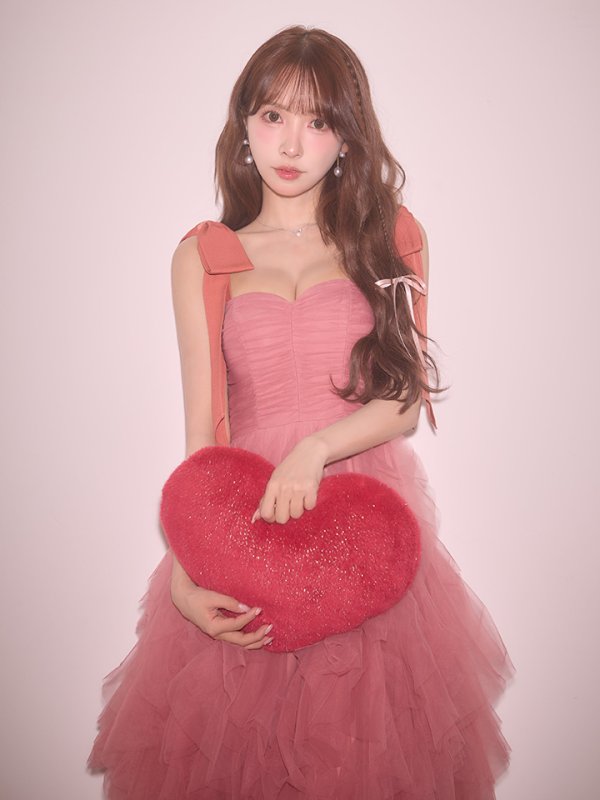 ベイクドピンク モデル：三上悠亜　身長：159cm　着用サイズ：Sサイズ