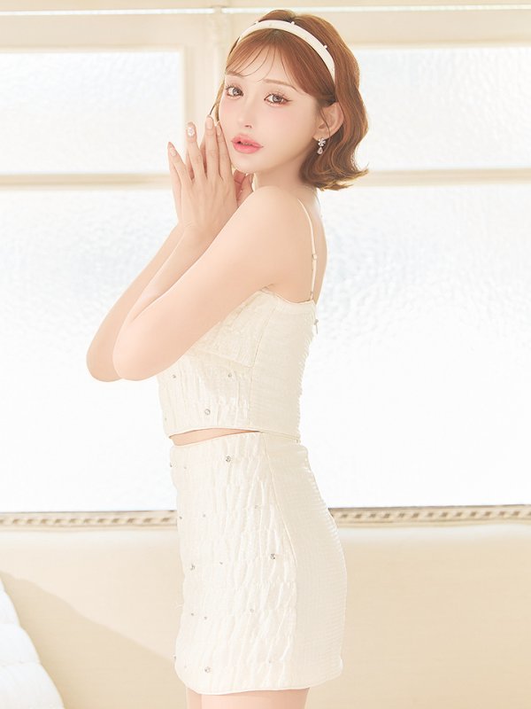 アイボリー モデル：明日花キララ　身長：162cm 着用サイズ：Sサイズ