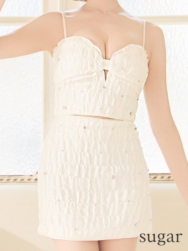 アイボリー モデル：明日花キララ　身長：162cm 着用サイズ：Sサイズ