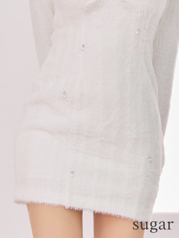 アイボリー モデル：三上悠亜　身長：159cm　着用サイズ：Sサイズ