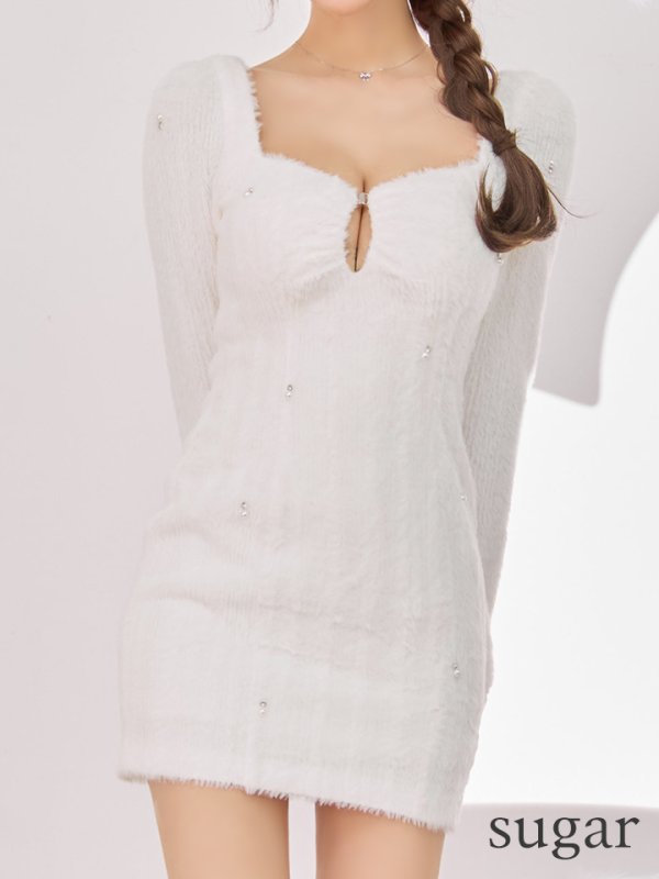 アイボリー モデル：三上悠亜　身長：159cm　着用サイズ：Sサイズ