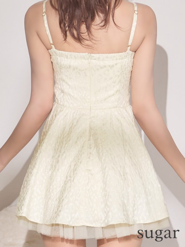 アイボリー モデル：三上悠亜　身長：159cm　着用サイズ：Sサイズ