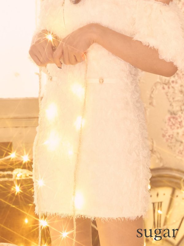 アイボリー モデル：明日花キララ　身長：162cm 着用サイズ：Sサイズ