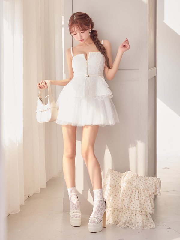 ホワイト モデル：三上悠亜　身長：159cm　着用サイズ：Sサイズ