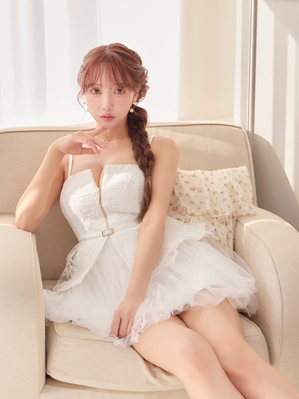 ホワイト モデル：三上悠亜　身長：159cm　着用サイズ：Sサイズ