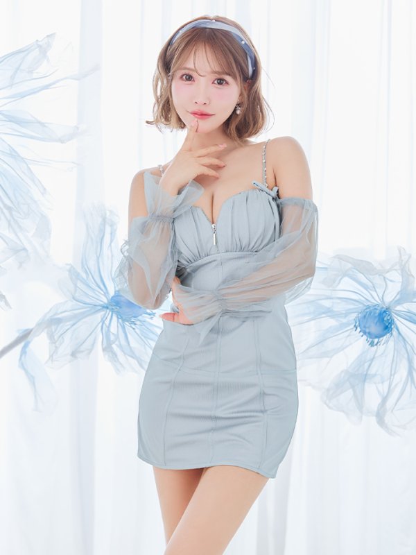 ブルーグレー モデル:三上悠亜 身長:159cm 着用サイズ:Sサイズ