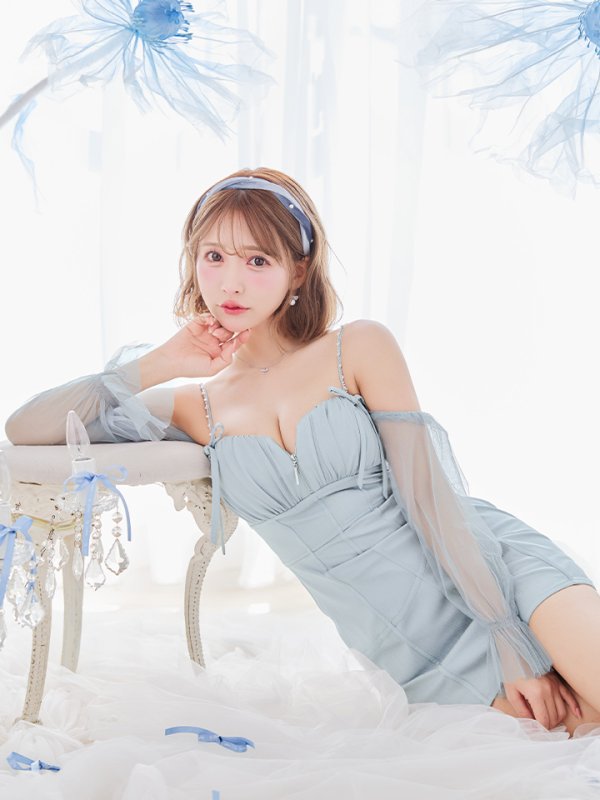 ブルーグレー モデル:三上悠亜 身長:159cm 着用サイズ:Sサイズ