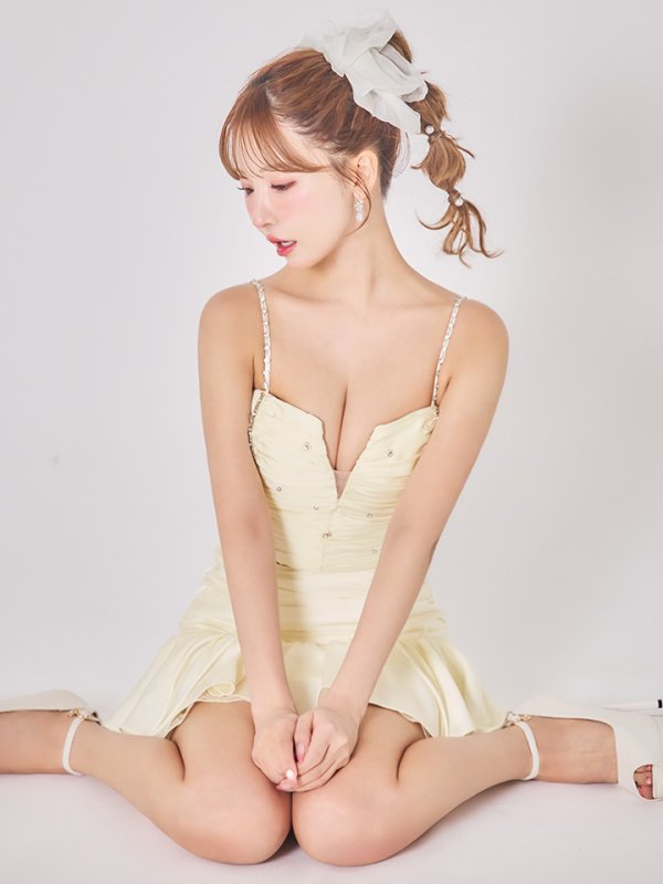 アイボリー　モデル：三上悠亜　身長：159cm　着用サイズ：Sサイズ