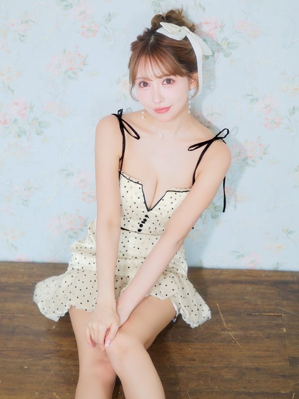 アイボリー モデル：三上悠亜　身長：159cm　着用サイズ：Sサイズ