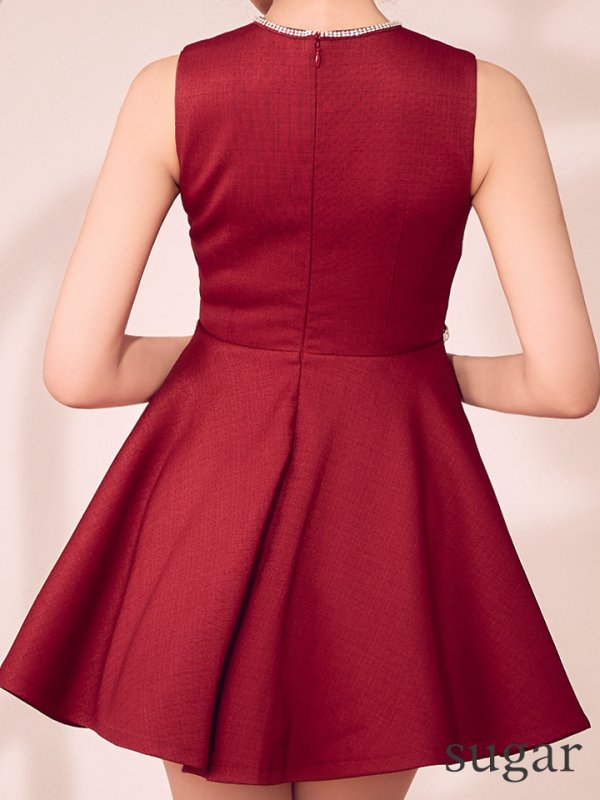 レッド  モデル：明日花キララ　身長：162cm　着用サイズ：Sサイズ