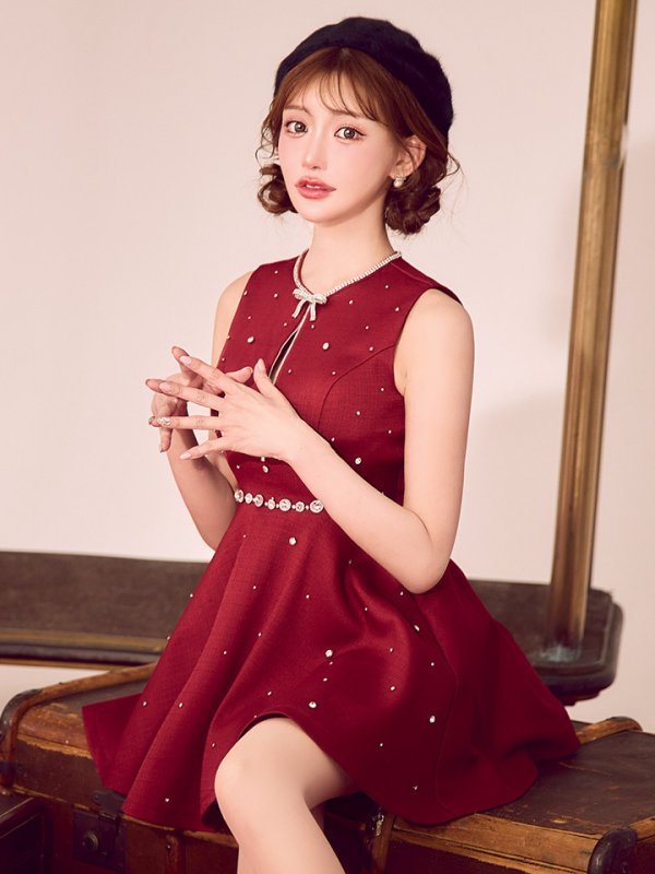 レッド  モデル：明日花キララ　身長：162cm　着用サイズ：Sサイズ