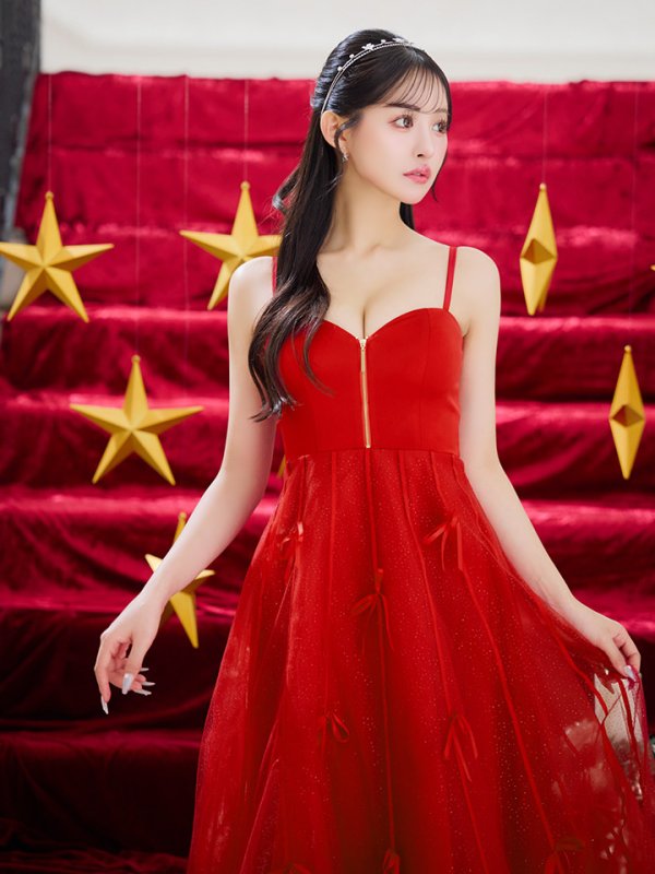 レッド モデル:カルア 身長:156cm 着用サイズ:Sサイズ