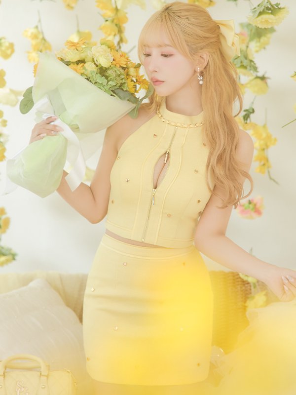 イエロー:モデル:三上悠亜 身長:159cm 着用サイズ:Sサイズ