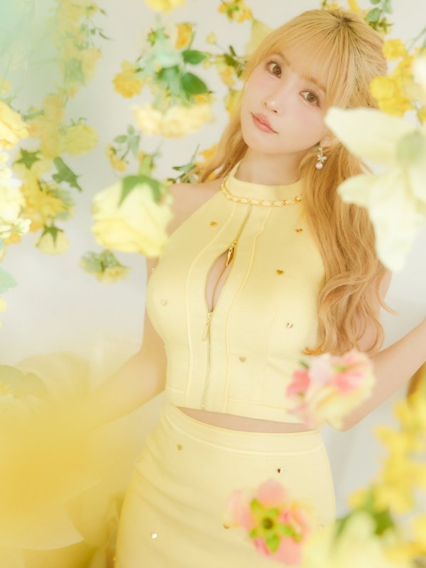 イエロー:モデル:三上悠亜 身長:159cm 着用サイズ:Sサイズ