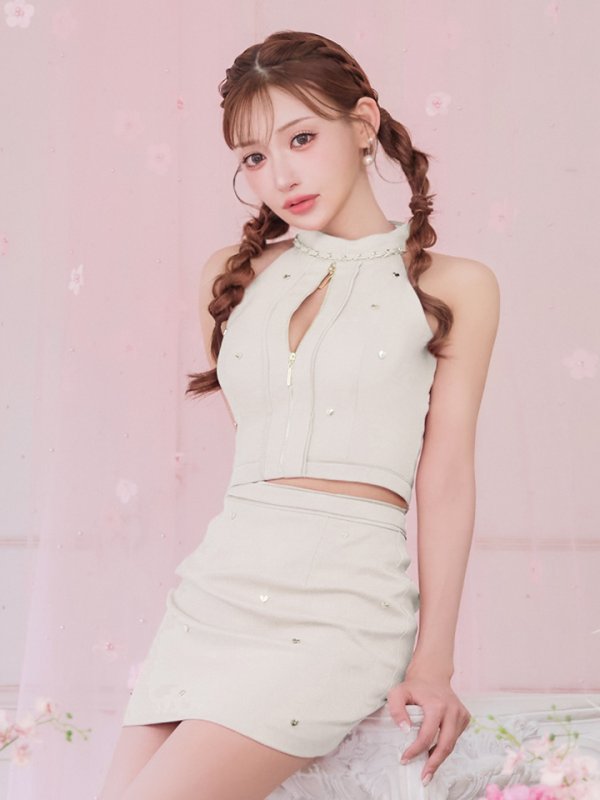 ホワイト モデル:明日花キララ 身長:162cm 着用サイズ:Sサイズ