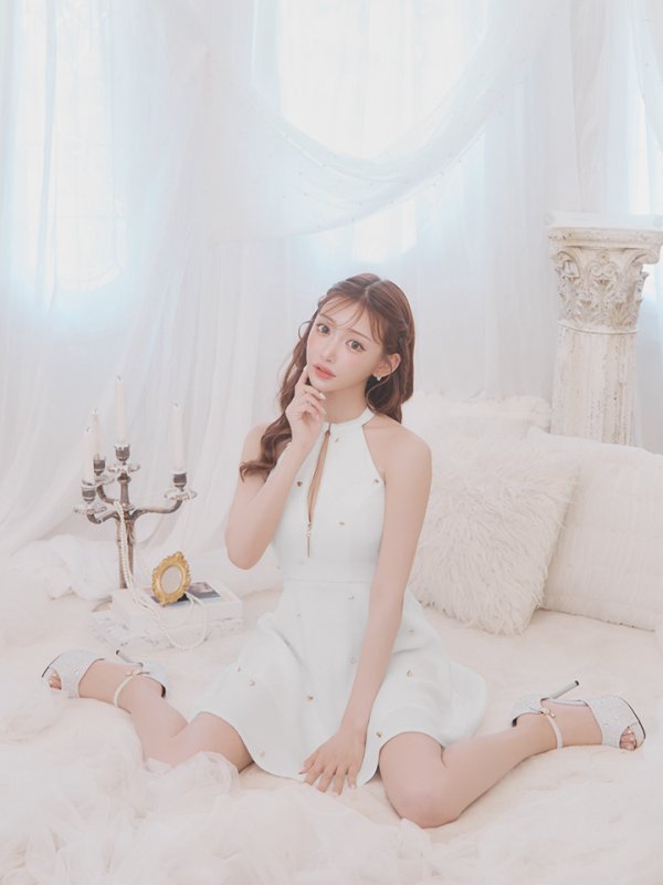 ホワイト モデル:明日花キララ 身長:162cm 着用サイズ:Sサイズ