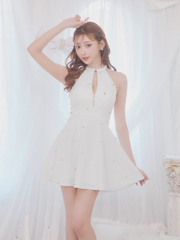 ホワイト モデル:明日花キララ 身長:162cm 着用サイズ:Sサイズ