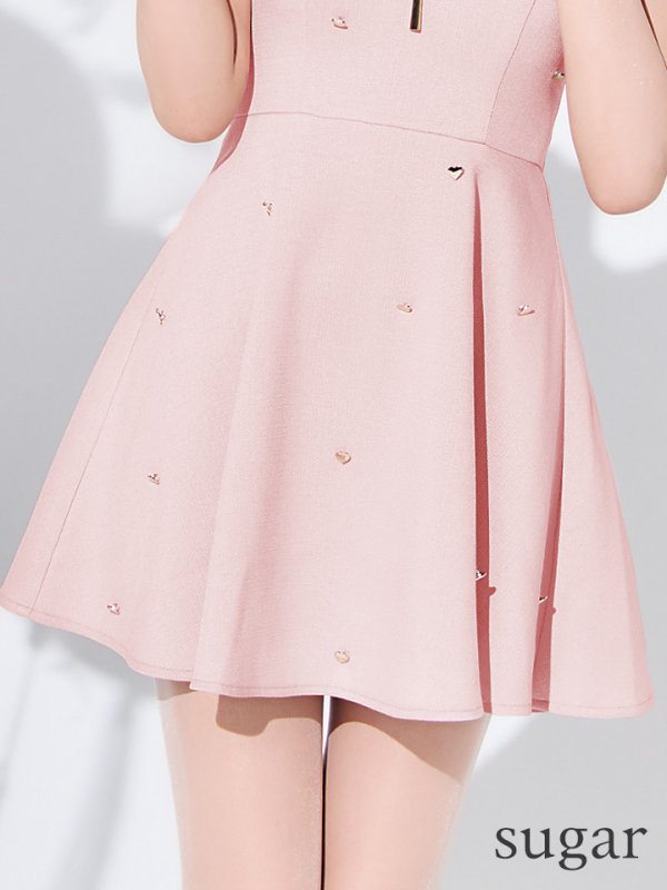 ピンク　モデル：明日花キララ　身長：162cm 着用サイズ：Sサイズ