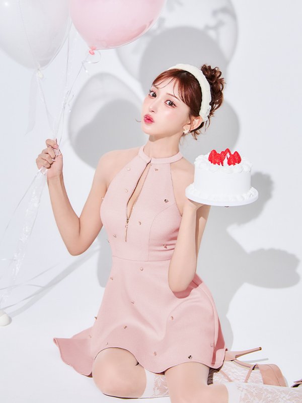 ピンク　モデル：明日花キララ　身長：162cm 着用サイズ：Sサイズ