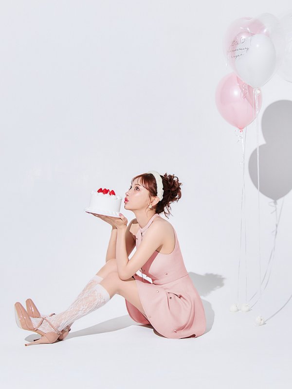 ピンク　モデル：明日花キララ　身長：162cm 着用サイズ：Sサイズ