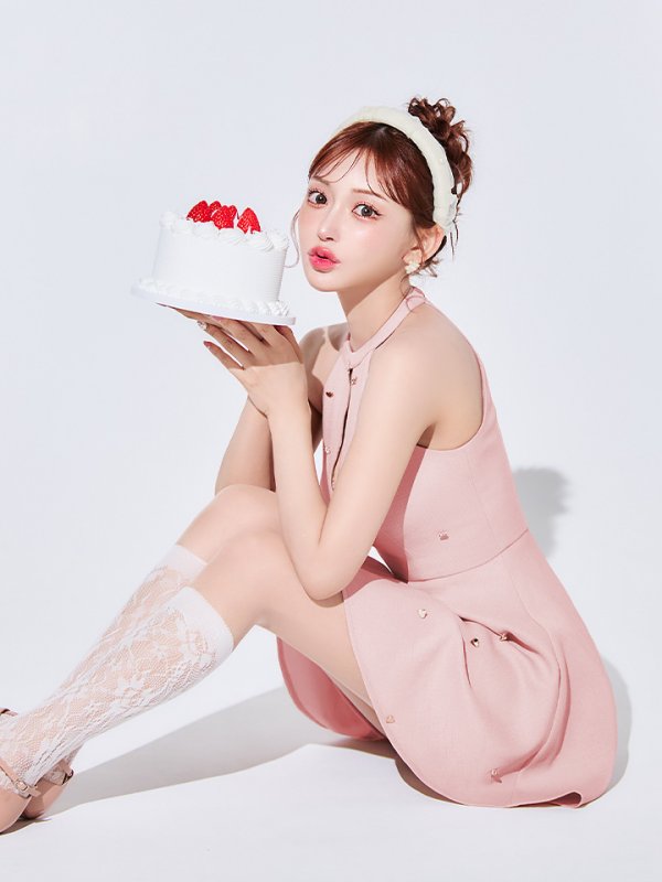 ピンク　モデル：明日花キララ　身長：162cm 着用サイズ：Sサイズ