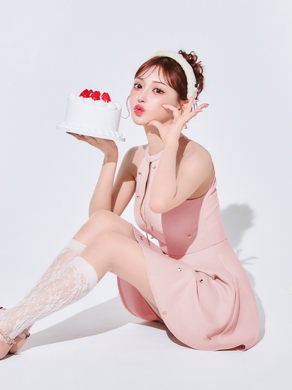 ピンク　モデル：明日花キララ　身長：162cm 着用サイズ：Sサイズ