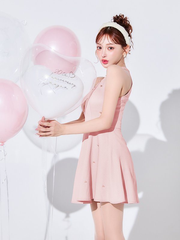 ピンク　モデル：明日花キララ　身長：162cm 着用サイズ：Sサイズ